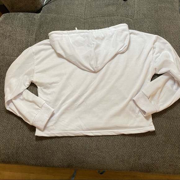 Cropped 3/4 Sleeve Hoodie with Adorable Bunny & Elephant Design - Picture 9 of 14